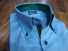 camicia giro inglese 80/2 doppio ritorto, celeste con nastrino verde-giallo-blu