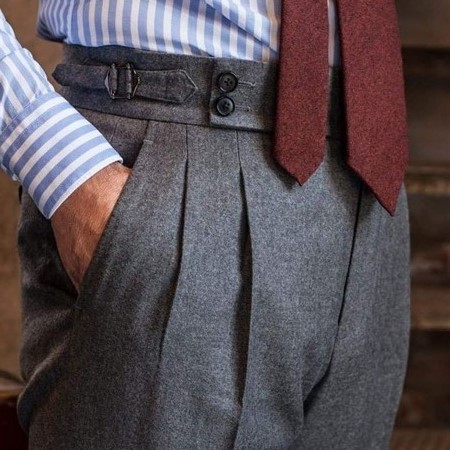 Dettaglio di pantaloni sartoriali Bon Ton