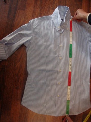 Misurazione della lunghezza anteriore della camicia